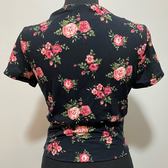 Front-Tie Floral Crop Top - Picture 2 of 3